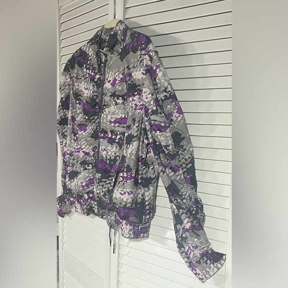 Women’s Calvin Klein large quick dry performance jacket $22 - Picture 2 of 9